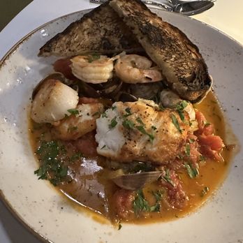 Grapefruit Basil Restaurant - Cioppino - New American Near Me - Indian Wells, California