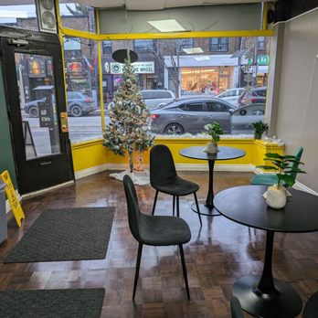 Yamz - Interior - Caribbean Near Me - Toronto, Ontario