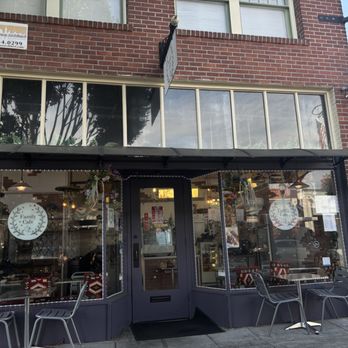 Family Cafe - Front of cafe view - Coffee & Tea Near Me - Beaverton, Oregon
