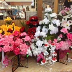 Little Shops on Rio Grande - Beautiful silk flower arrangements.