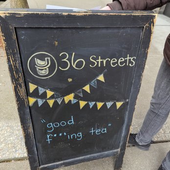 Ding Tea Kirkland - Sign Outside - Bubble Tea Near Me - Kirkland, Washington