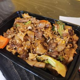 Pad see ew with beef