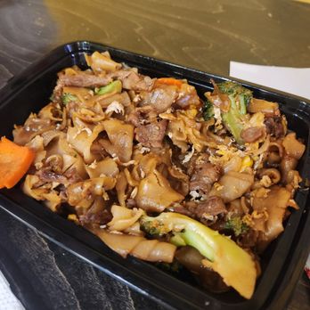 Mama Made - Pad see ew with beef - Thai Near Me - San Diego, California