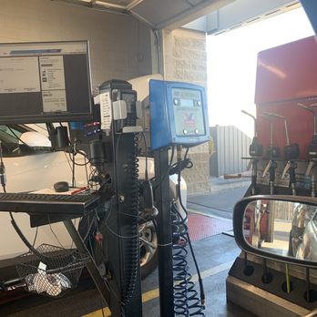 Valvoline Instant Oil Change - Albuquerque Valvoline oil change bays. - Oil Change Stations Near Me - ALBUQUERQUE, New Mexico Valvoline Instant Oil Change - Albuquerque Valvoline oil change bays. - Oil Change Stations Near Me - ALBUQUERQUE, New Mexico