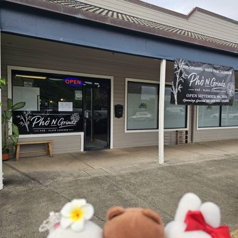 Pho N Grindz - Entrance from the parking lot - Vietnamese Near Me - Kailua, Hawaii