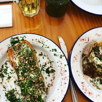 Chickpea - Pompoen met tahini, koriander, nootjes en paprikapoeder. Verrukkelijk! €7,50 - Breakfast & Brunch Near Me - Antwerp, VAN Chickpea - Pompoen met tahini, koriander, nootjes en paprikapoeder. Verrukkelijk! €7,50 - Breakfast & Brunch Near Me - Antwerp, VAN