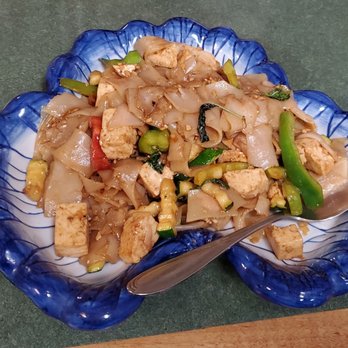 Komol Thai Restaurant - Drunken noodles (vegan with tofu) - Vegetarian Near Me - Las Vegas, Nevada Komol Thai Restaurant - Drunken noodles (vegan with tofu) - Vegetarian Near Me - Las Vegas, Nevada