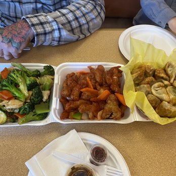 Dumpling House In Lodi - Chicken vegetable sweet & sour chicken with pan fried pork dumplings yum! - Chinese Near Me - Lodi, California Dumpling House In Lodi - Chicken vegetable sweet & sour chicken with pan fried pork dumplings yum! - Chinese Near Me - Lodi, California