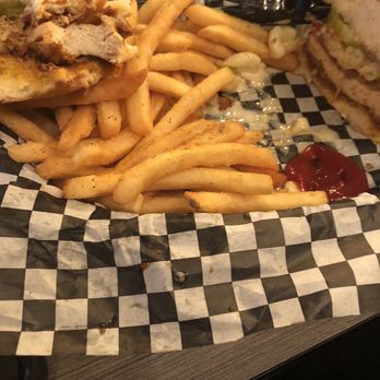 Beaky’s Hot Chicken - Mac Fire Combo - Chicken Shop Near Me - Baytown, Texas
