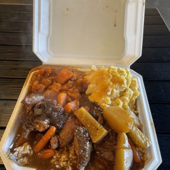 Messi Soul Kitchen - Pot roast, Mac and cheese and Yams - Soul Food Near Me - Riverside, California