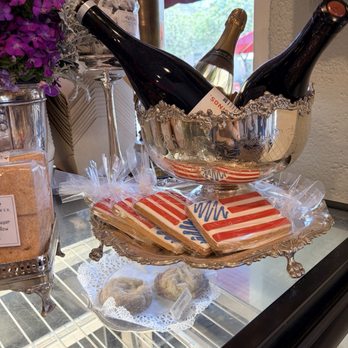 Aroma Coffee & Tea - Coffee & Tea Near Me - Studio City, California