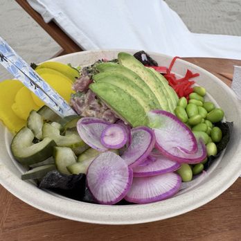 Descanso Beach Club - Poke bowl - New American Near Me - Avalon, California