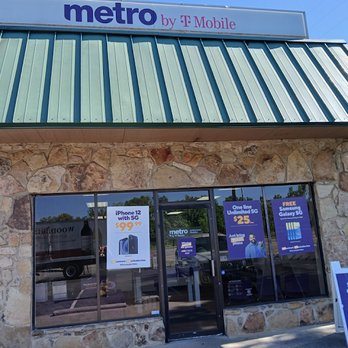 Metro by T-Mobile - Front of the store in a bad end of town. - Mobile Phones Near Me - Oak Ridge, Tennessee Metro by T-Mobile - Front of the store in a bad end of town. - Mobile Phones Near Me - Oak Ridge, Tennessee