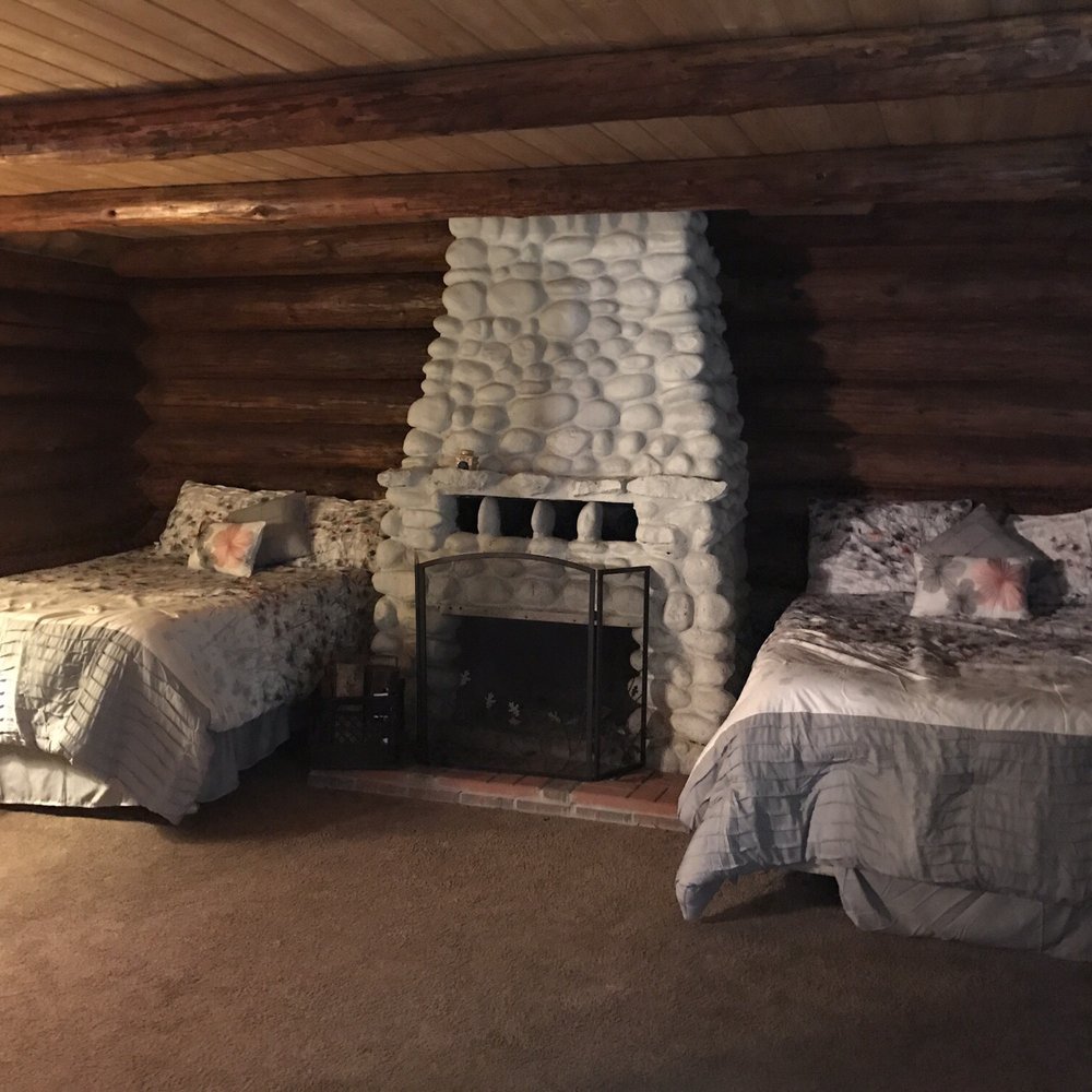 Gateway Inn - Cabin 9 set up - Guest Houses Near Me - Ashford, Washington