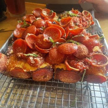 White Rabbit Gastropub - Keeping It 100 Pizza - Gastropubs Near Me - Frederick, Maryland