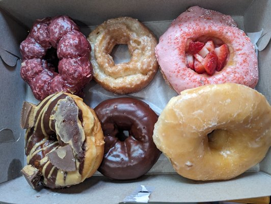 Avon Donuts Inc by null