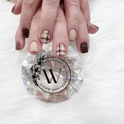 Wonderland Nails
