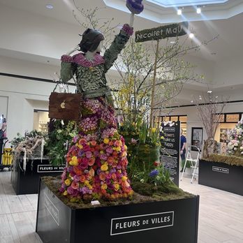 Galleria Shopping Center - Mary Tyler Moore inspired flowers - Shopping Centers Near Me - Edina, Minnesota Galleria Shopping Center - Mary Tyler Moore inspired flowers - Shopping Centers Near Me - Edina, Minnesota