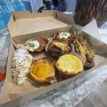 Le Hérisson - Cafes Near Me - Simi Valley, California
