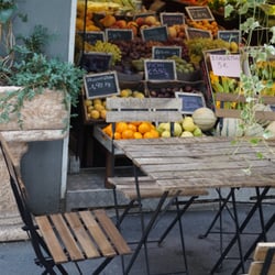 Adelaide Milano - Tavolo all'ingresso