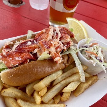 Benny's Clam Shack - Lobster roll - Seafood Near Me - Narragansett, Rhode Island