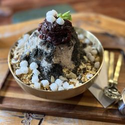 Soricha Tea & Theater - Injolmee bingsoo with mochi and red beans