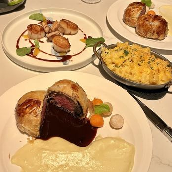 Ramsay's Kitchen at The Silver Legacy - Beef Wellington, Scallops & Mac and Cheese - American Near Me - Reno, Nevada Ramsay's Kitchen at The Silver Legacy - Beef Wellington, Scallops & Mac and Cheese - American Near Me - Reno, Nevada