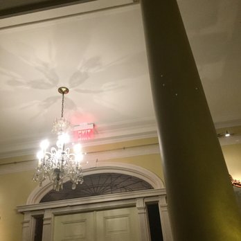 The Vanderbilt - Pretty foyer - Hotels Near Me - Newport, Rhode Island