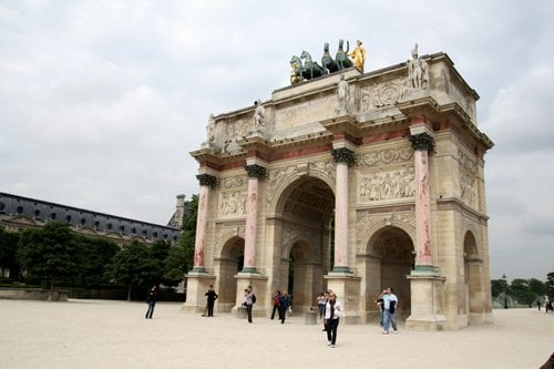 Arc de Triomphe by null