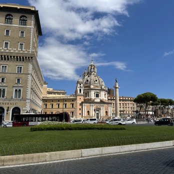 Piazza Venezia - Landmarks & Historical Buildings Near Me - Rome, RM