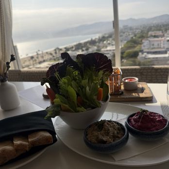 The Penthouse - Chicken sliders, crudité with beet hummus, and pita bread ...on happy hour menu and delicious - New American Near Me - Santa Monica, California The Penthouse - Chicken sliders, crudité with beet hummus, and pita bread ...on happy hour menu and delicious - New American Near Me - Santa Monica, California