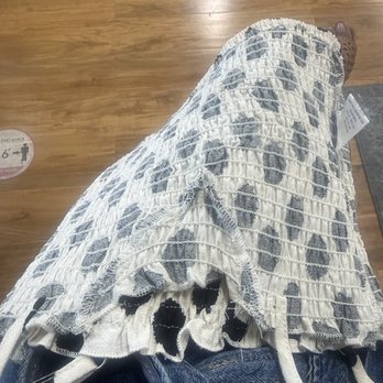 World Cleaners - Inside to show uneven stitching - Laundry Services Near Me - Clinton, Maryland World Cleaners - Inside to show uneven stitching - Laundry Services Near Me - Clinton, Maryland