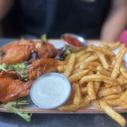 Royce - Buffalo wings
