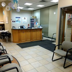 Advanced Physicians - Comfortable waiting rooms to prepare for your physical therapy.