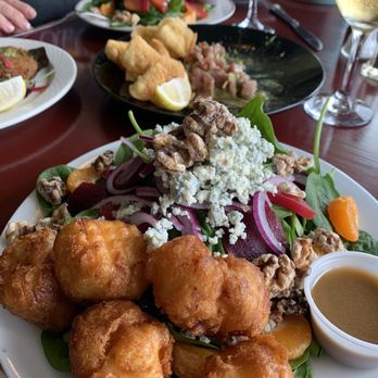 Noyo River Grill - Spinach salad with fried scallop add on - American Near Me - Fort Bragg, California