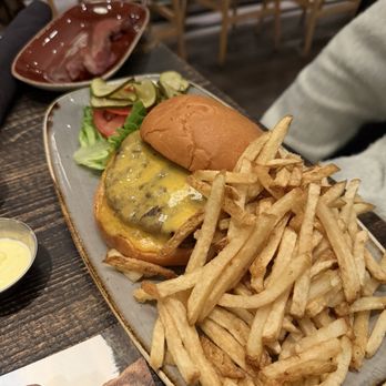 SOCIAL BIRD - Burger - Gastropubs Near Me - Lafayette, California