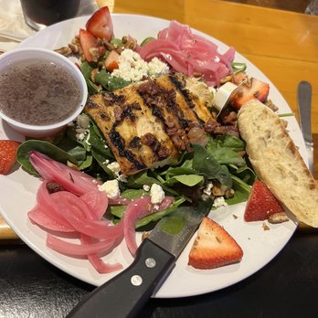 Field House - Spinach salad with hot bacon dressing - American Near Me - Cabot, Pennsylvania