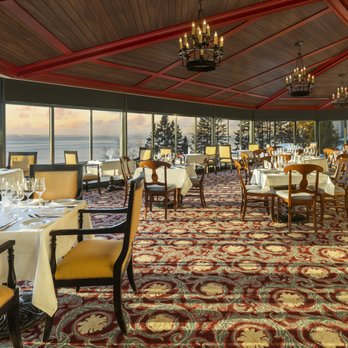 LE SAINT LAURENT - a dining room with a view of the ocean - French Near Me - Charlevoix, Quebec LE SAINT LAURENT - a dining room with a view of the ocean - French Near Me - Charlevoix, Quebec