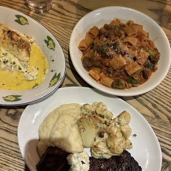 Market Tavern - They left a hair at the bottom right of my steak, I also asked for it to be cooked medium and it came out medium well - New American Near Me - Stockton, California