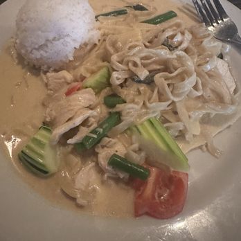 Rose Apple - Thai Pasta. Supposed to be like a curry pasta flavor but it taste like a creamy peanut sauce to me - Thai Near Me - San Bernardino, California Rose Apple - Thai Pasta. Supposed to be like a curry pasta flavor but it taste like a creamy peanut sauce to me - Thai Near Me - San Bernardino, California
