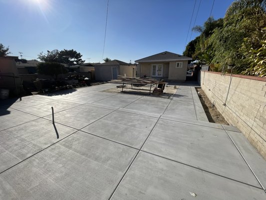 South Gate concrete project. - This project was done in the city of South Gate poured 4 concrete trucks .3000 psi with a concrete pump. With 9 finishers. South Gate concrete project. - This project was done in the city of South Gate poured 4 concrete trucks .3000 psi with a concrete pump. With 9 finishers.