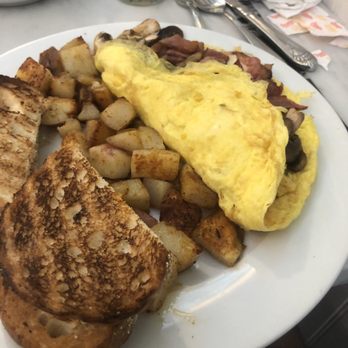 Rachel's cafe - Bacon and mushroom omelet - Breakfast & Brunch Near Me - Wakefield, Rhode Island