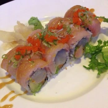 Amaze - Bulldozer Roll - scallop inside. Tuna outside. Literally melts in your mouth! One of the single best rolls I've ever had! - Lounges Near Me - New York, New York