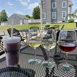 Plagido's Winery - Slushees and wine flight