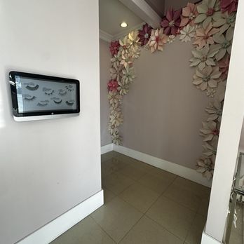 White Feather Lashes - Inside - Eyelash Service Near Me - Costa Mesa, California