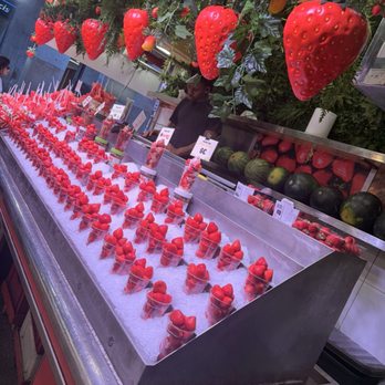 Mercat La Boqueria - Chocolate strawberries - Farmers Market Near Me - Barcelona, B