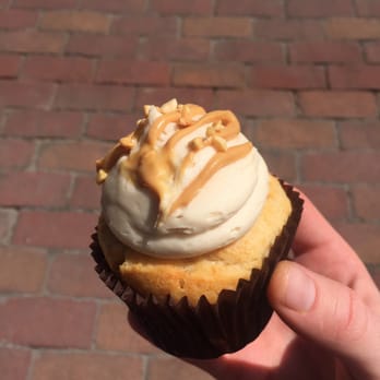 Smallcakes Williamsburg - Delicious cupcake from top down- no complaints from me! - Cupcakes Near Me - Williamsburg, Virginia Smallcakes Williamsburg - Delicious cupcake from top down- no complaints from me! - Cupcakes Near Me - Williamsburg, Virginia
