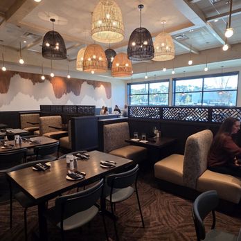 Cooper’s Hawk Winery & Restaurant - Lots of seating options - American Near Me - Jacksonville, Florida