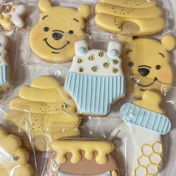 Daisy's Amazing cakes - Custom Winnie the Pooh sugar cookies - Cupcakes Near Me - San Diego, California Daisy's Amazing cakes - Custom Winnie the Pooh sugar cookies - Cupcakes Near Me - San Diego, California