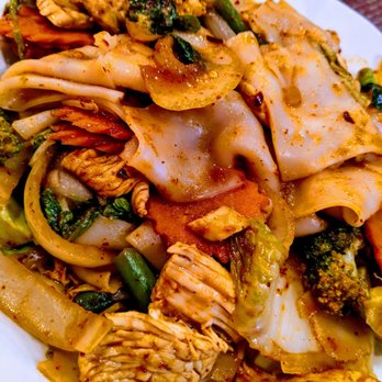 White Elephant Restaurant - Drunken Noodles (dry chicken) - Thai Near Me - Huntingdon Valley, Pennsylvania White Elephant Restaurant - Drunken Noodles (dry chicken) - Thai Near Me - Huntingdon Valley, Pennsylvania